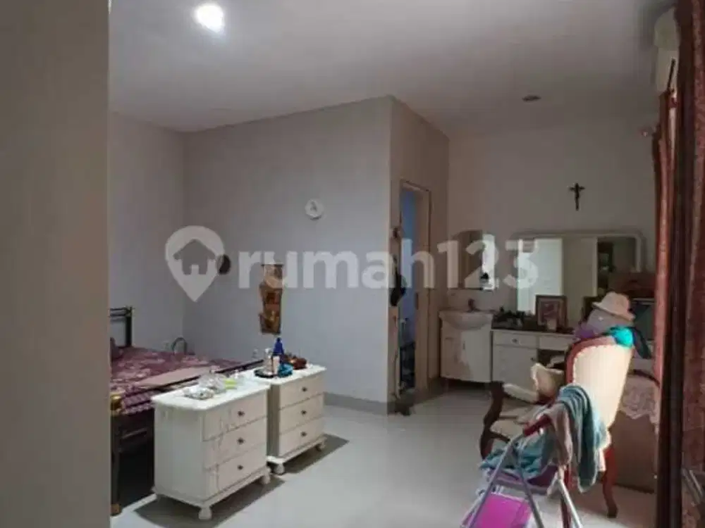 Rumah di Pancoran 2 Lantai Dekat Kuningan Jaksel