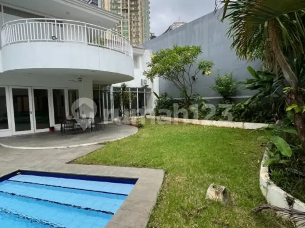 Rumah Mewah di Kawasan Bisnis Kuningan, Jaksel