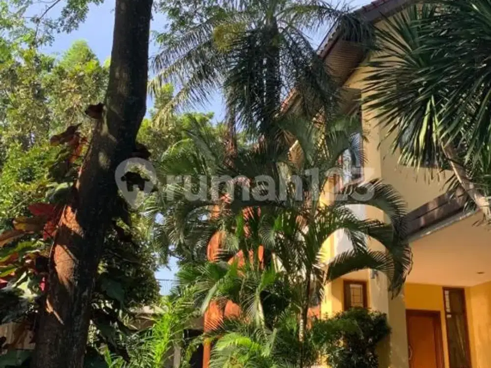 Rumah Bagus 2 Lantai dengan Taman yang Luas di Cimanggis, Depok