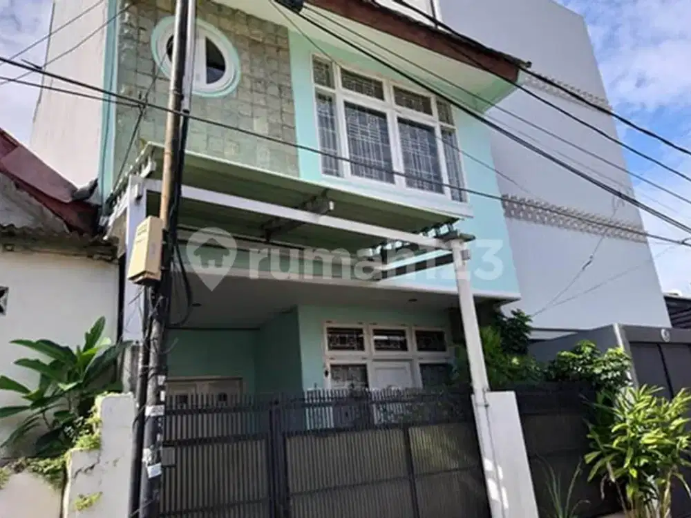 Rumah 4 Lantai di Bendungan Hilir, Semi Furnished