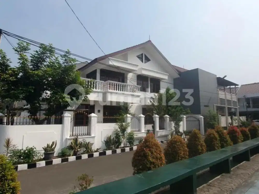 Rumah Hook 2 Lantai Strategis di Taman Buaran Indah 1, Duren Sawit