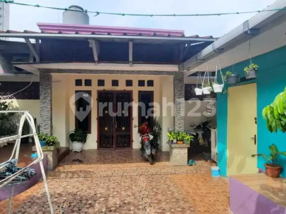 Sewa Ruang Usaha / Rumah Lokasi di Pinggir Jalan, Pasar Rebo Jakarta Timur