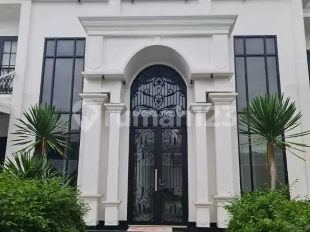 Rumah Mewah Modern Classic 2 Lantai di Jatiwarna