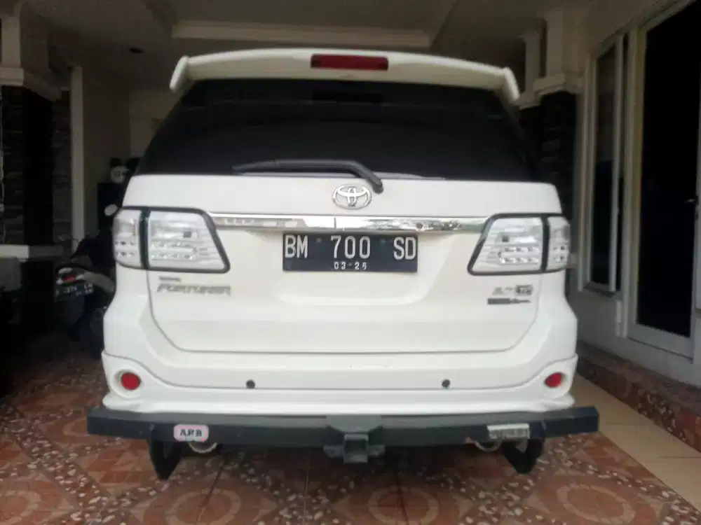 portuner trd bensin AT 2011  kondisi orisinil ban tebal semua