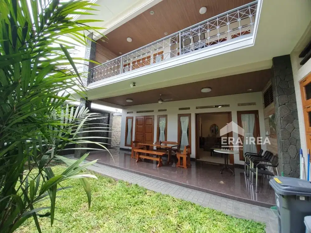 RUMAH MEWAH DIJUAL DI SOLO KOTA DEKAT STADION SRIWEDARI