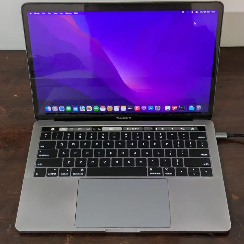 IBox macbook pro touchbar 2017 mulus normal laptop apple