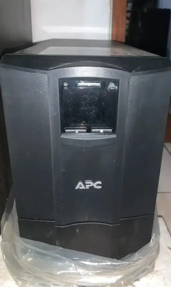 UPS APC Smart-UPS C 3000VA LCD 230V