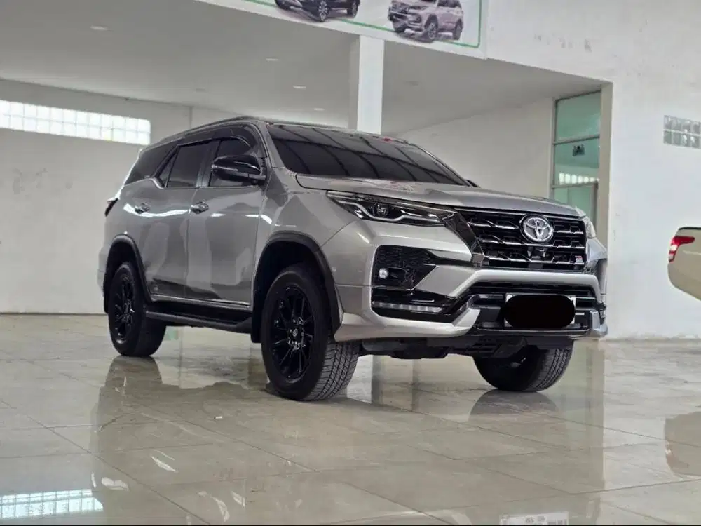 Toyota Fortuner 2.8 VRZ GR Sport Diesel AT Matic 2024 / Pajero Sport