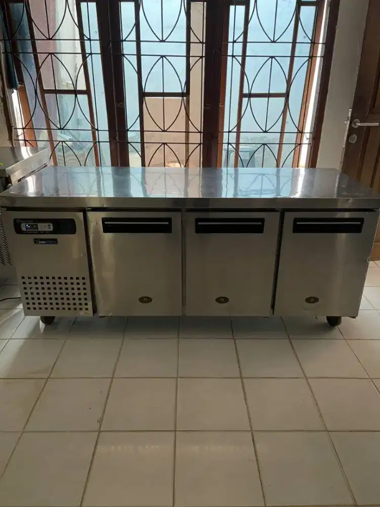 Undercounter freezer