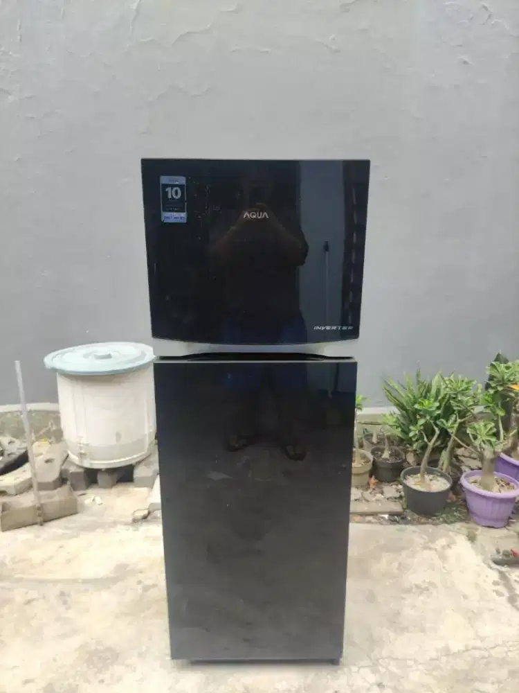 Kulkas 2 pintu merk AQUA