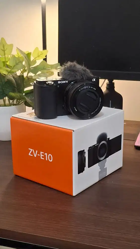 SONY ZV-E10 + KIT LENS 16-50MM ( Bukan a6400 )