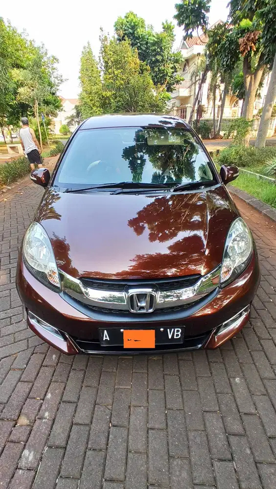 Mobilio E-prestige at 2014 warna marun metalic