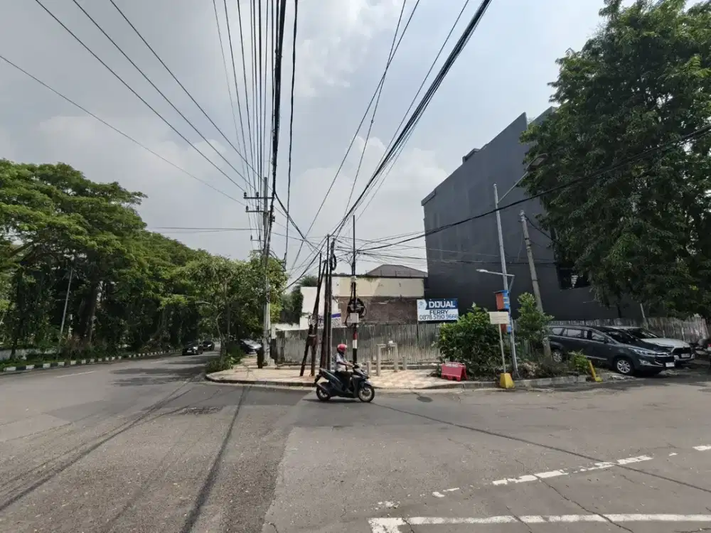 TANAH HOOK JALAN RAYA DR SUTOMO LOKASI STRATEGIS TENGAH KOTA SURABAYA.