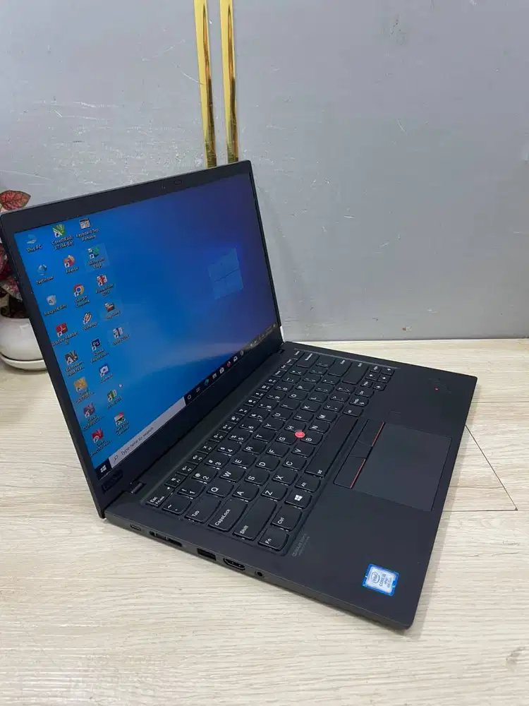 LAPTOP LENOVO X1 CARBON I7 GEN7 16/256 LAYAR 14 INCH *ET