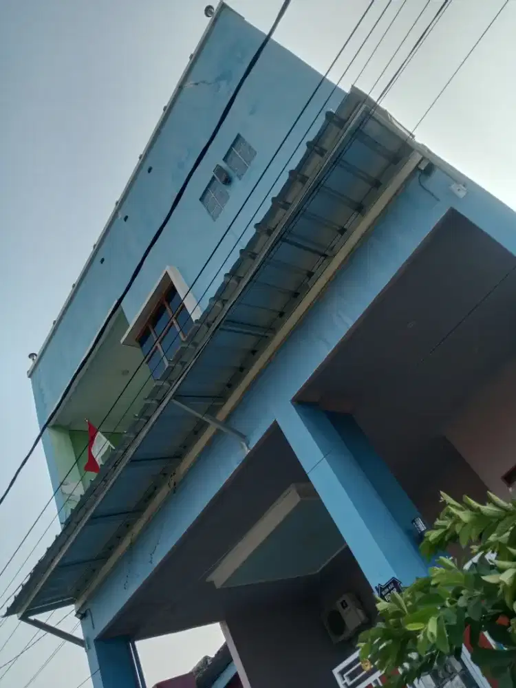 Kanopi baja ringan