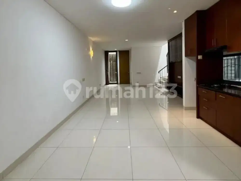 Rumah, 2 Lantai, SHM, Siap Huni