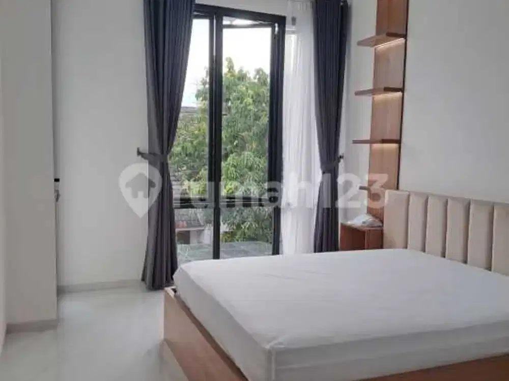 Dekat Akses Tol, Rumah, 2 Lantai, SHM, Dekat Universitas, Siap Huni