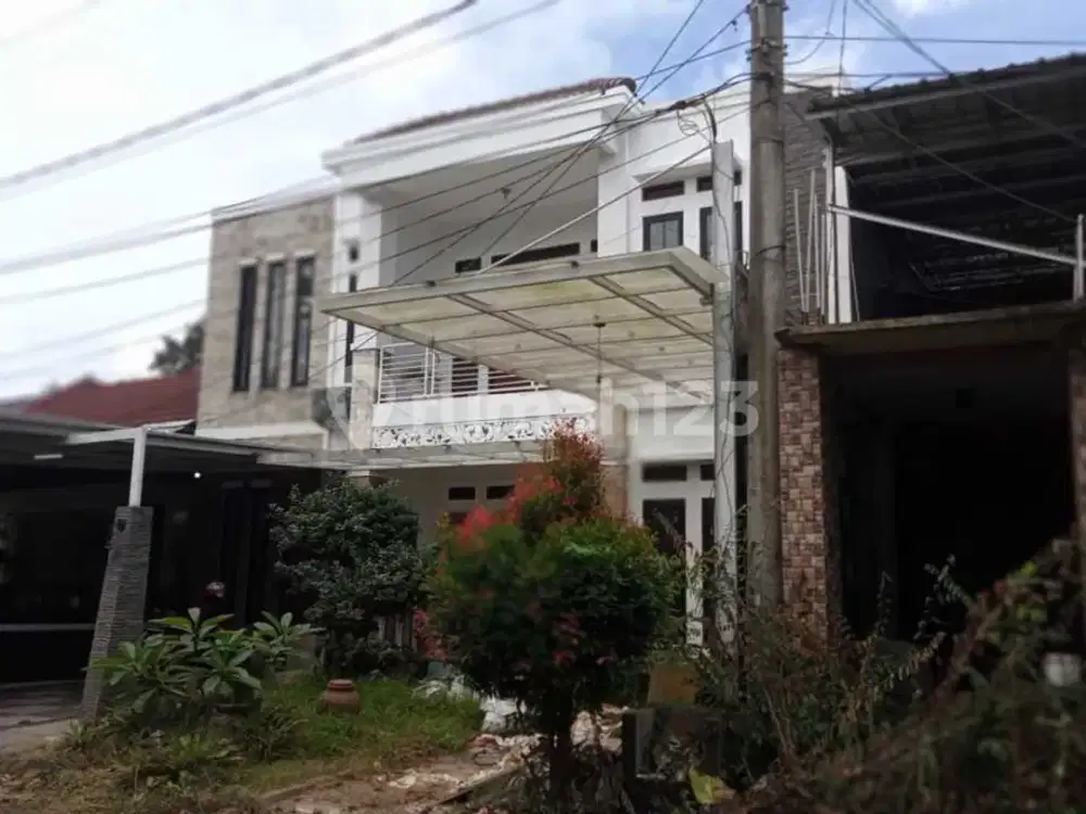 Bisa KPR, Rumah, 2 Lantai, SHM, Dekat Pusat Perbelanjaan, Bebas Banjir