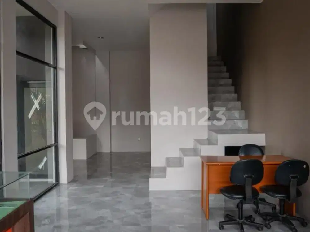 Dekat Akses Tol, Ruko, 3 Lantai, SHM, Dekat Pusat Perbelanjaan, bisa KPR