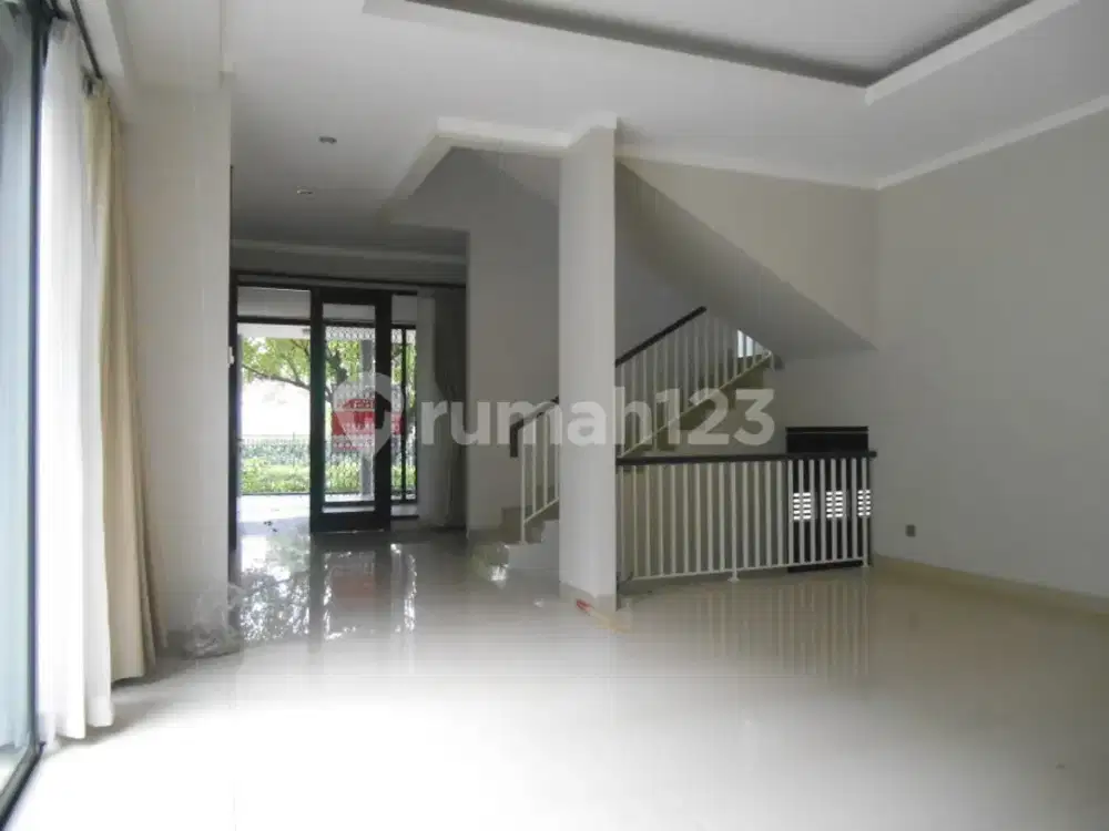 Rumah, 2 Lantai, PPJB, Dekat Pusat Perbelanjaan, Bebas Banjir