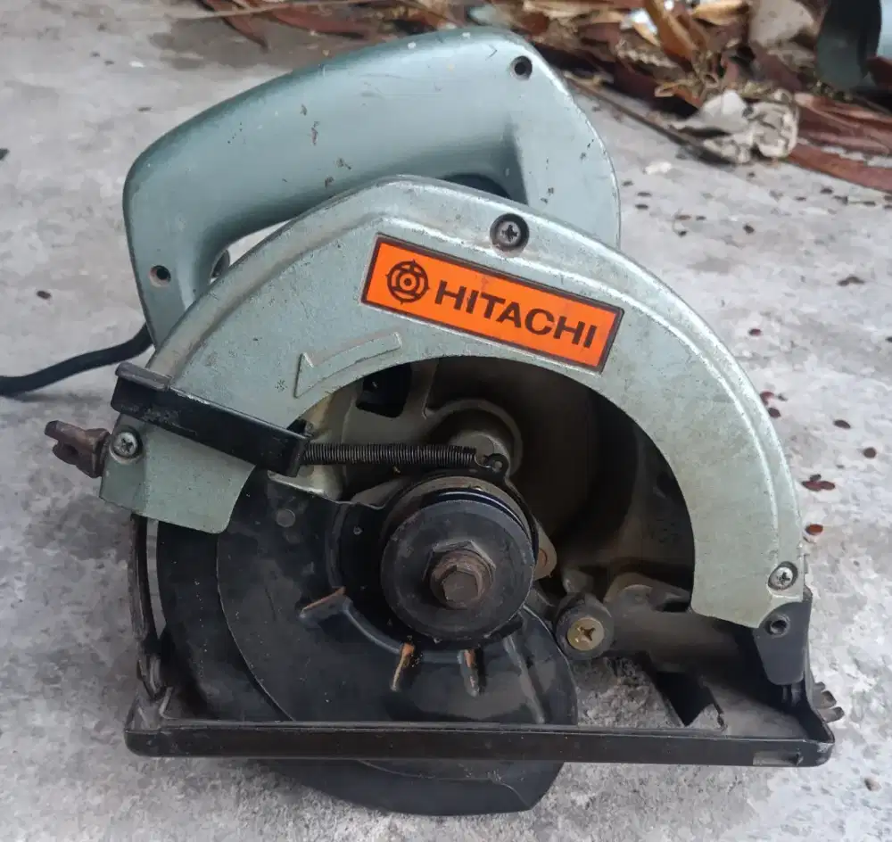 Mesin Circular Saw merek Hitachi type C6