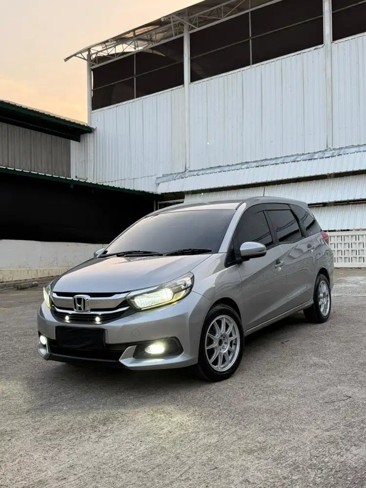 (LOW KM) HONDA MOBIILIO E CVT 2017