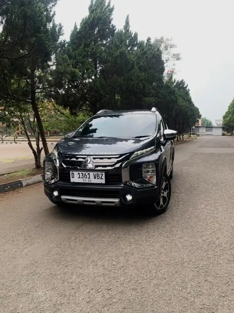 Mitsubishi Xpander cross at