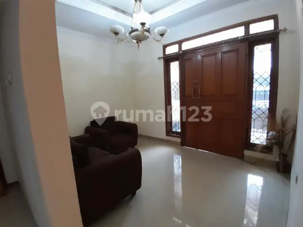 Rumah 2 Lantai Lokasi Ciputat Dekat MRT Lebak Bulus