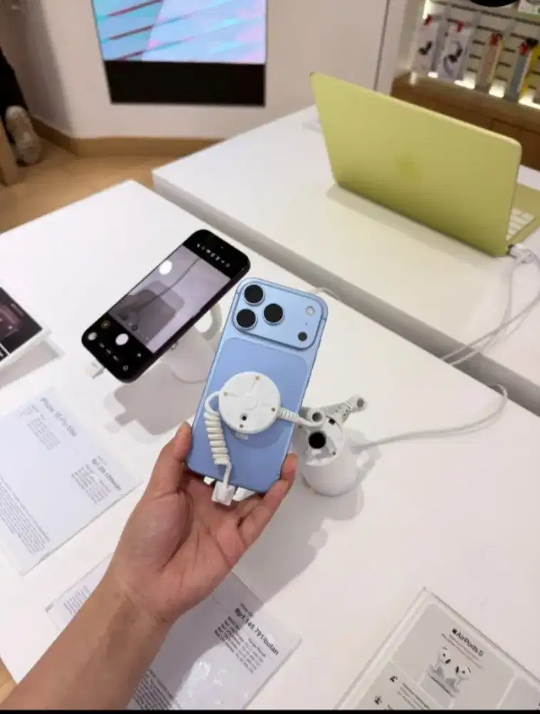 Kredit iPhone 18 pro max warana biru(gracier) gratis 2xcicilan