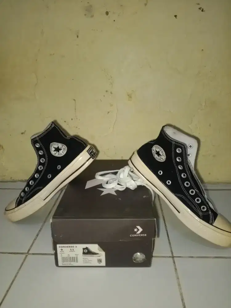 Sepatu bekas jarang di pakai