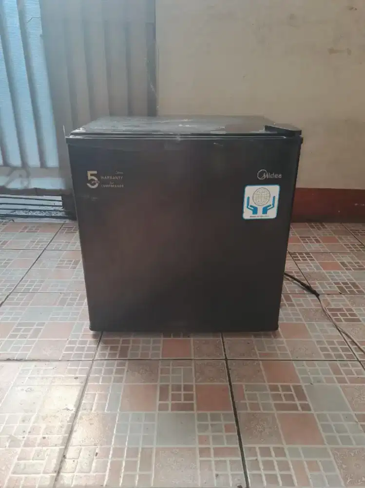 Jual kulkas mini Midea siap untuk d antar