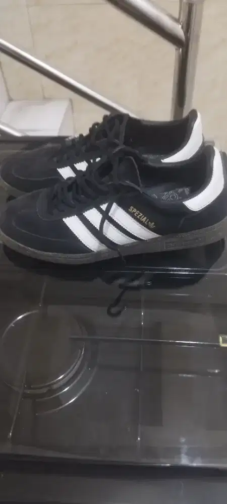 Sepatu Adidas spezial