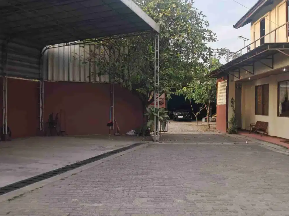 Ruang usaha ex Showroom cocok u tuk segala usaha,pinggir jalan raya pekayon. Bekasi