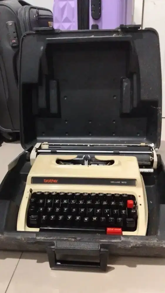 Mesin ketik vintage merk brother 1613