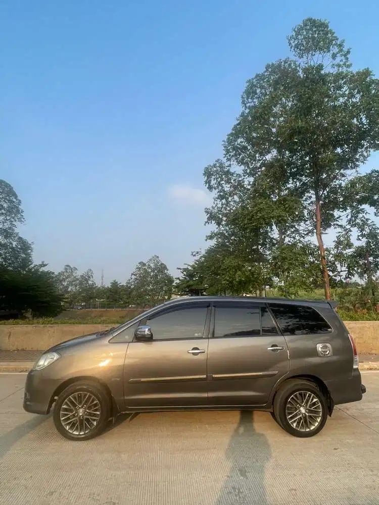 Toyota Kijang Innova 2010 Bensin