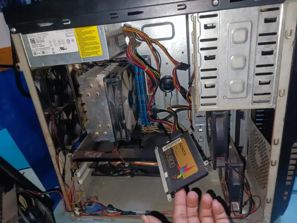 Cpu komputer +monitor Intel Xeon 1230 v2 (4c)(8t) RX 580 8GB