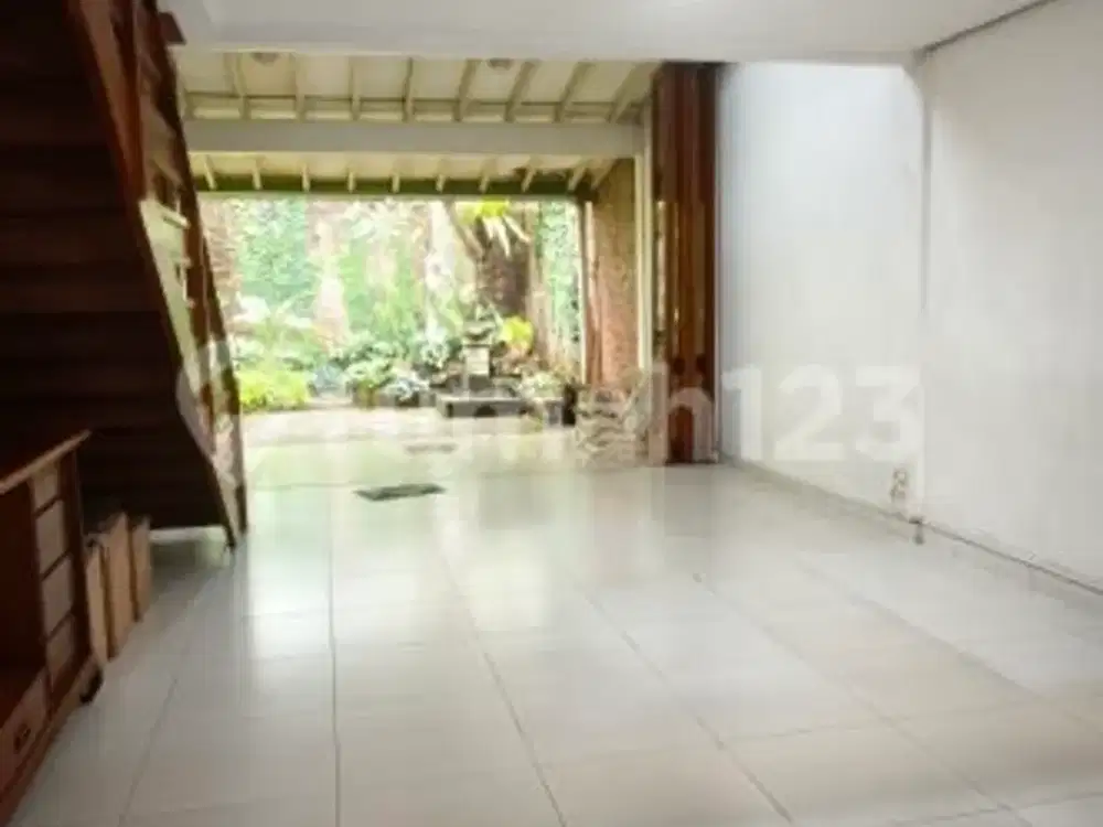Rumah Puri Indah Row Jalan 12M² Semi Furnish
