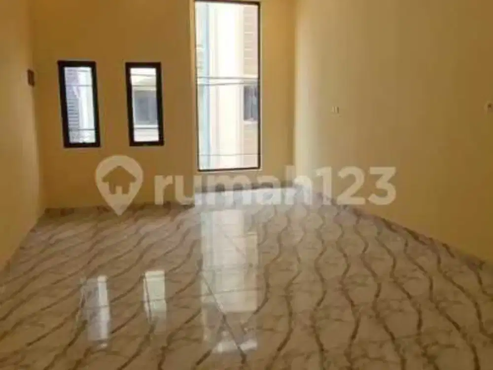 Rumah Jembatan Lima 3 Lantai Row Jalan 2 Mobil Rapi