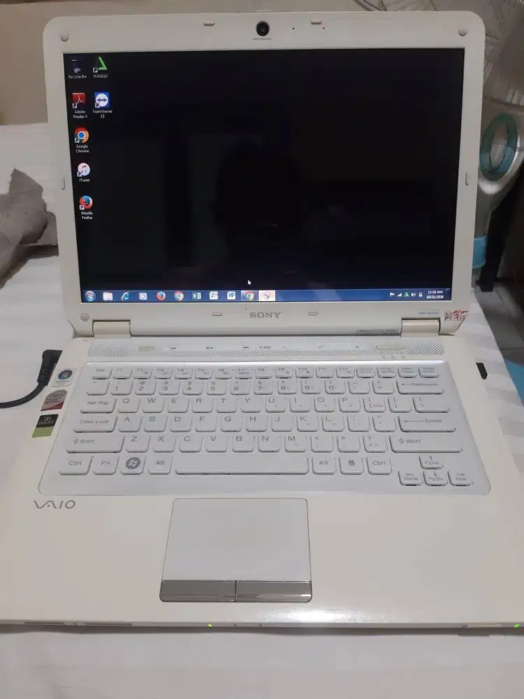 Sony VGN-CS 215 J, layar 14inch. Wifi normal. Mesin Nyala