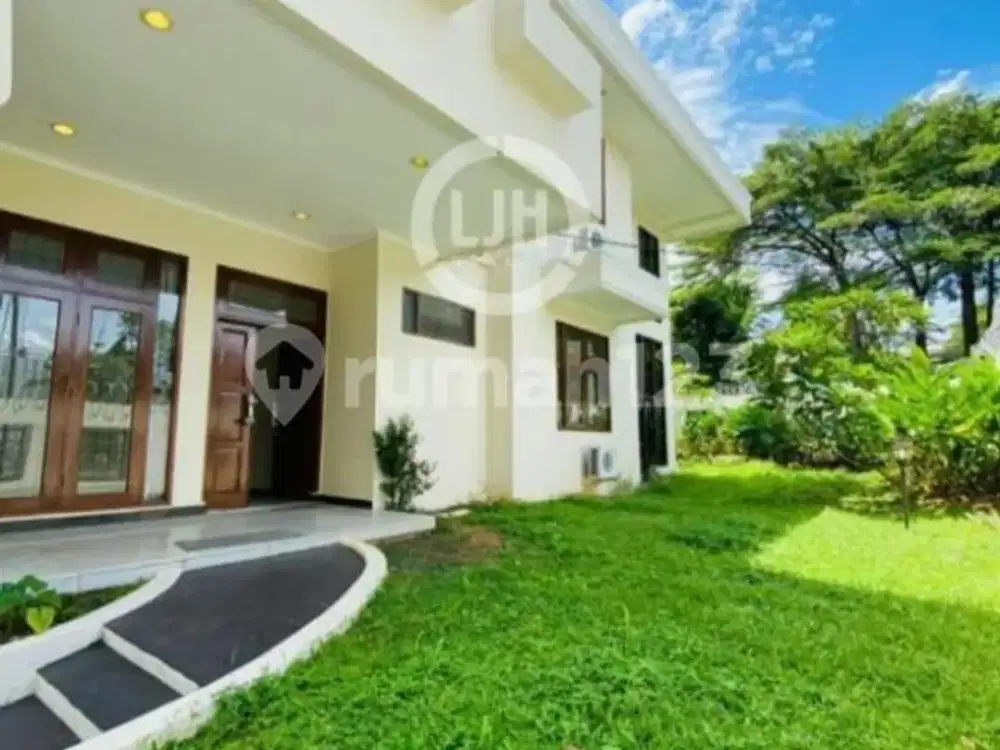 Rumah Hook 2 Lantai di Pejaten Barat Kemang