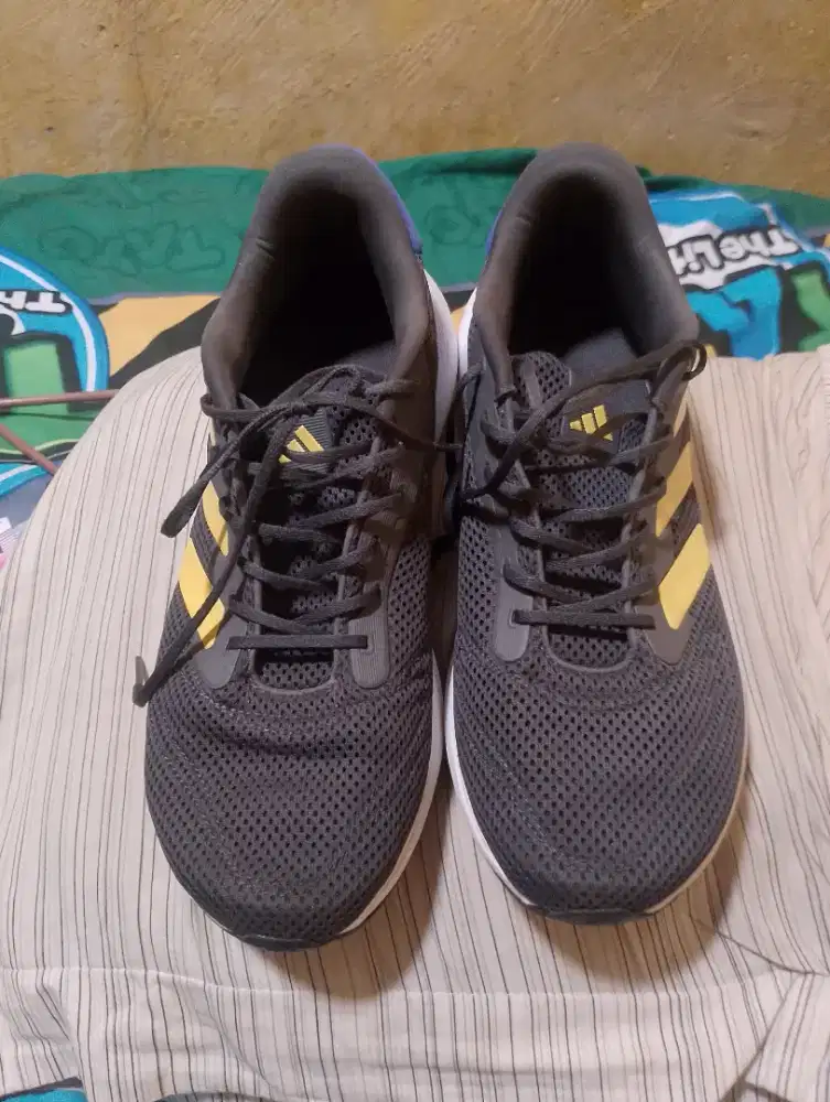 Sepatu adidas size 42,5