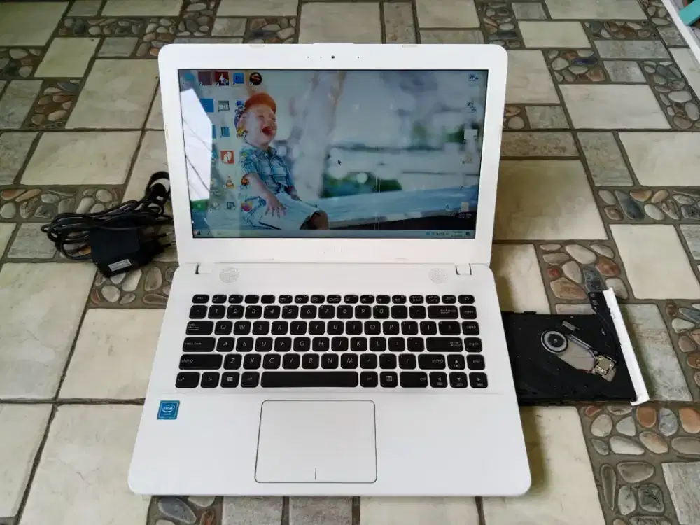 Laptop ASUS Core i5 + Ram 10 Gb + SSD 512 Gb & Bonus HDD 500 Gb