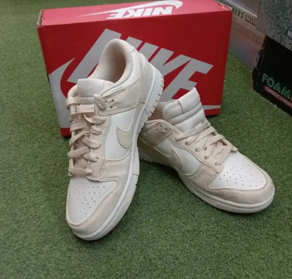 Sepatu WMNS NIKE DUNK LOW
