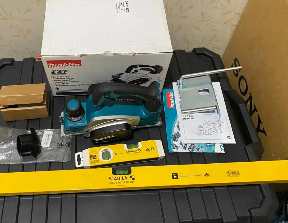 Makita planer cordless DKP180Z