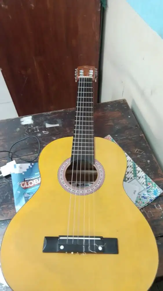 Jual gitar bekas