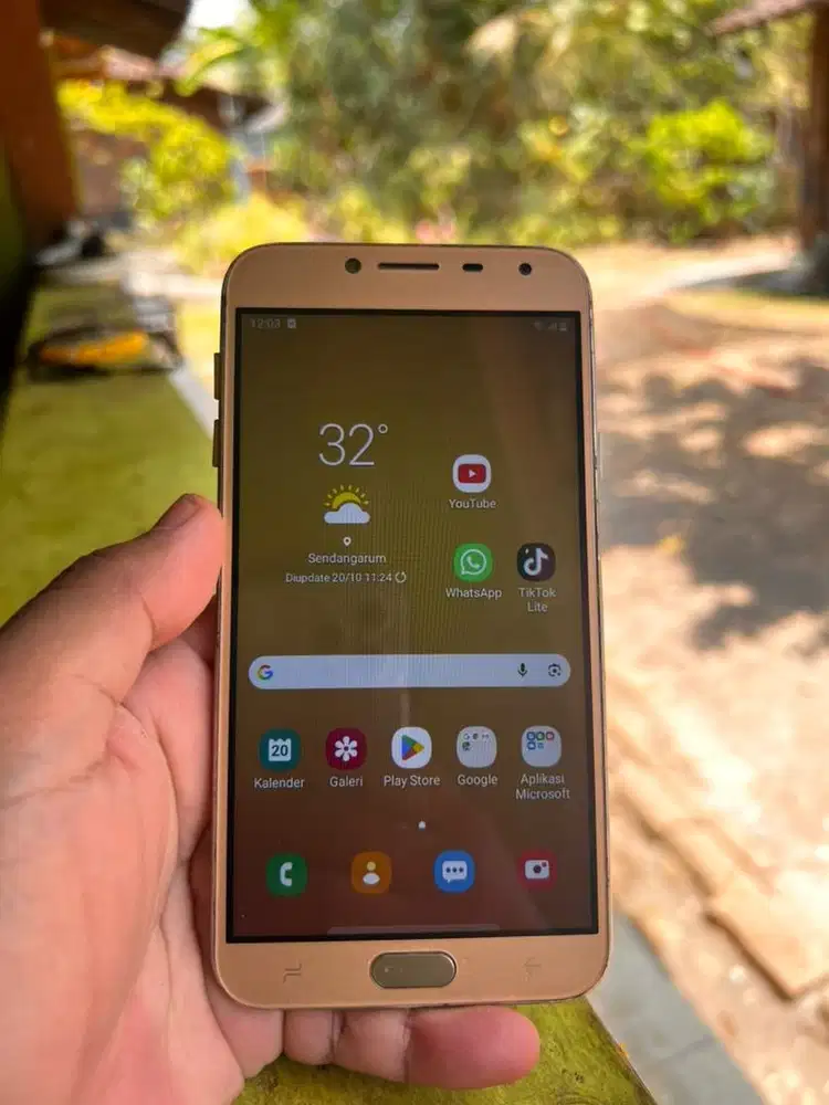 Samsung j4 2 32 gb
