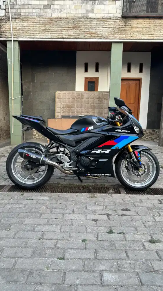 R25 V2 R 25 mulus like new! Siap pakai no MINUS km LOW,  Ninja cbr MT