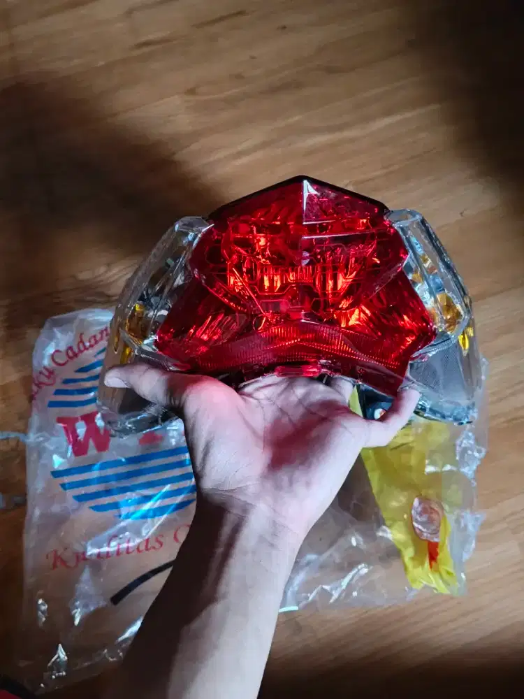 lampu belakang Motor Honda Vario 2017 masih baru ya edisi salah beli