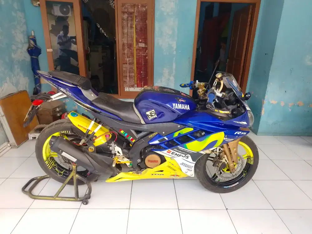 Jual Yamaha R15 V2/TT sama Motor Matic
