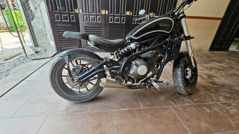 Benelli TNT250 custom bobber